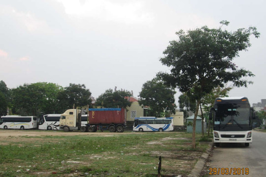 Đà Nẵng: Ngang nhiên lập bãi đỗ xe du lịch trái phép