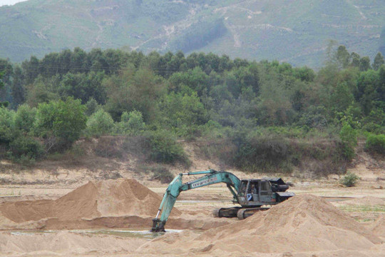 Bình Định: Khai thác cát trên sông Hà Thanh, DN không tuân thủ các quy định khai thác khoáng sản