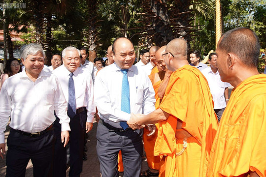 Thủ tướng Nguyễn Xuân Phúc thăm một số địa danh văn hoá tại Sóc Trăng