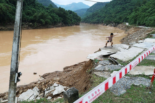 Lào Cai xin xây 2 dự án thủy điện trên sông Hồng: Lo ngại dòng sông bị “băm nát”