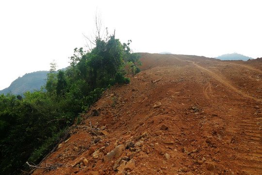 Bảo Lộc - Lâm Đồng: “Xẻ thịt” rừng phòng hộ xung yếu để khai thác đá