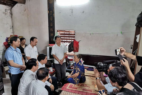 Hà Nội: Tổ chức thăm hỏi, động viên gia đình công nhân môi trường tử vong do tai nạn