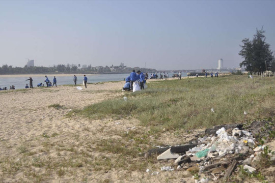 Quảng Bình kêu gọi cộng đồng cùng bảo vệ môi trường biển