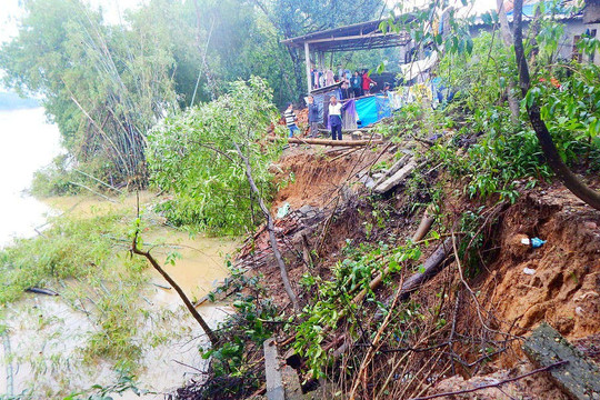 Thừa Thiên Huế: Sông Hương sạt lở nặng, cần gấp rút xây kè