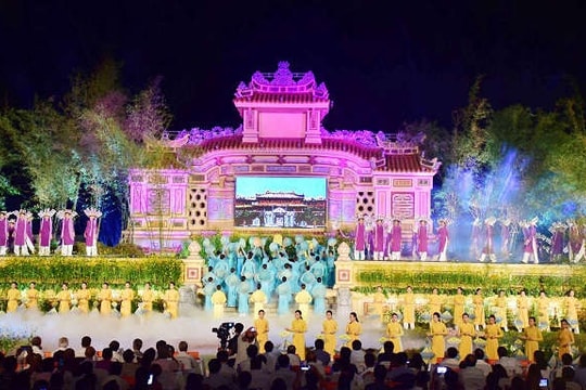 Rực rỡ lễ khai mạc Festival Nghề truyền thống Huế lần thứ VIII- 2019