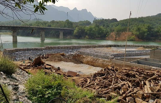 Thanh Hóa: Phạt HTX Hợp Phát 30 triệu đồng vì đổ đất đá lấn chiếm sông Mã