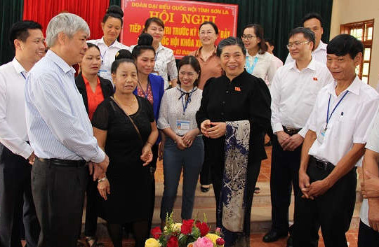 Phó Chủ tịch Thường trực Quốc hội Tòng Thị Phóng tiếp xúc cử tri Sơn La