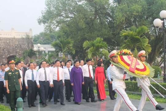 Đoàn đại biểu lãnh đạo Trung ương viếng các Anh hùng liệt sĩ tại Nghĩa trang A1