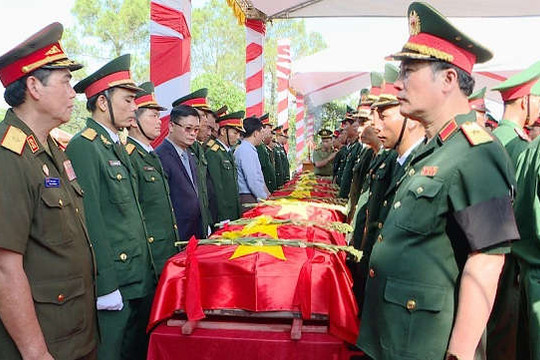 Nghệ An: An táng 98 hài cốt liệt sĩ quân tình nguyện Việt Nam hy sinh tại Lào