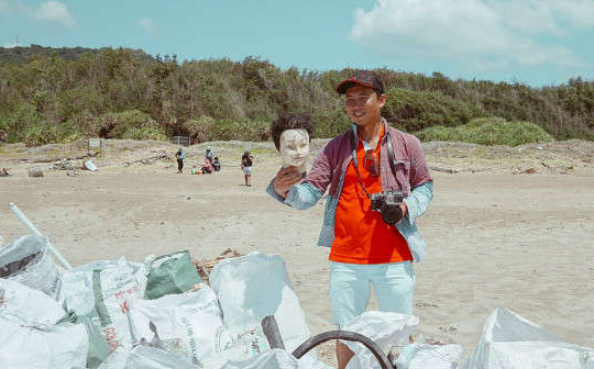 Hùng Lekima và hành trình “săn ảnh rác” trên các hòn đảo