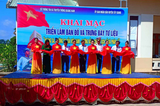 Quảng Nam: Triển lãm trưng bày tư liệu “Hoàng Sa, Trường Sa của Việt Nam” tại Tây Giang
