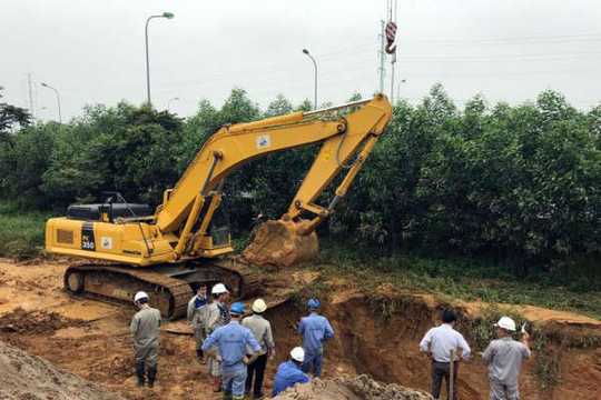 Đường ống nước sạch sông Đà rò rỉ làm hơn 100.000 hộ dân ảnh hưởng