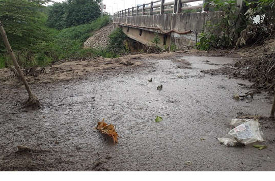 Hà Nội: Nhức nhối tình trạng xả bậy phân bùn bể phốt ra ngoài môi trường
