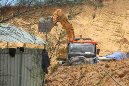 Bình Định: Khai thác cát Khu kinh tế Nhơn Hội chưa có giấy phép để làm bến xe Nhơn Lý