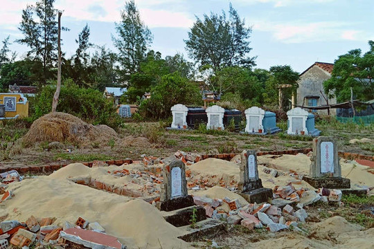 Dự án khu dân cư 2A (TX Điện Bàn, tỉnh Quảng Nam): Đất mồ mả chưa di dời vẫn bị rao bán?