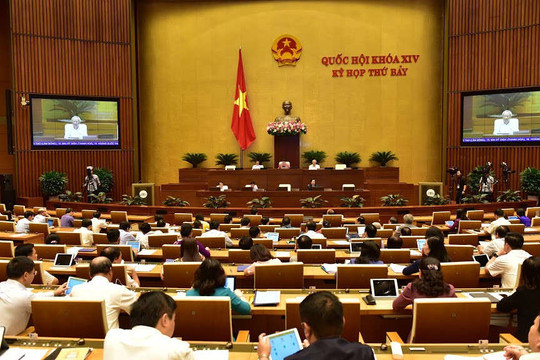 Quốc hội thảo luận về Dự án Luật xuất cảnh, nhập cảnh của công dân Việt Nam