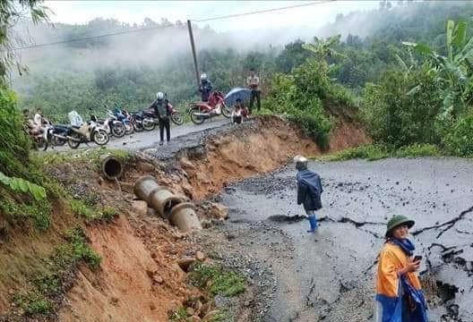 Lai Châu: Khắc phục sự cố giao thông sau mưa lớn