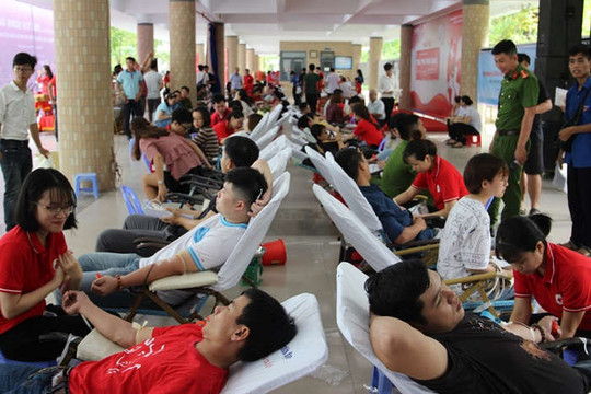Đà Nẵng: Tiếp nhận 1.000 đơn vị máu tại Chương trình Hành trình đỏ - Trái tim sông Hàn