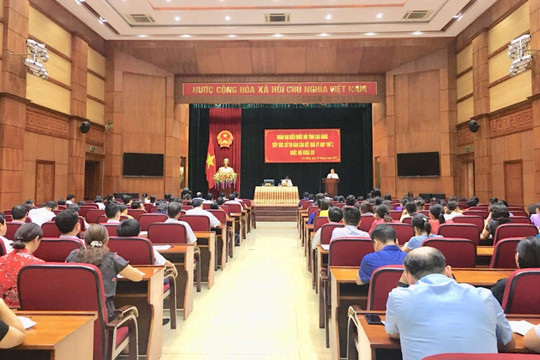 Chủ tịch Hội đồng Dân tộc của Quốc hội Hà Ngọc Chiến tiếp xúc cử tri tại tỉnh Cao Bằng