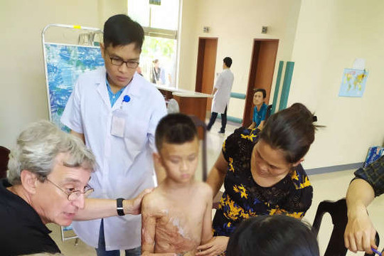 Phẫu thuật cho hơn 200 trẻ em miền Trung - Tây Nguyên bị sứt môi, hở hàm ếch