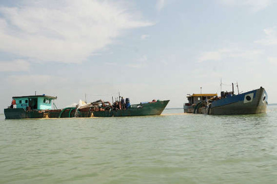 Tàu đánh cá và phương tiện thủy nội địa phát sinh ô nhiễm dầu nghiêm trọng