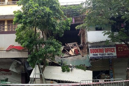 Hà Nội: UBND quận Hoàn Kiếm thông tin về vụ sập tường nhà 2 tầng tại phố Hàng Bông