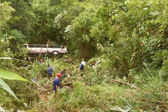 Quảng Ninh: Xe ô tô chở khách du lịch lao xuống vực sâu, 2 người tử vong