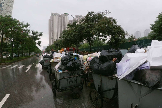 Bãi rác Nam Sơn bị phong tỏa: Đường phố Hà Nội lại ngập ngụa rác