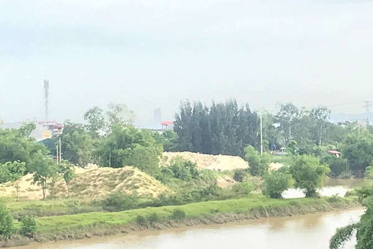 Thanh Hóa: Công ty Tân Phát chưa hoàn thiện hồ sơ bãi tập kết cát, còn xây dựng nhà trên hành lang bãi sông