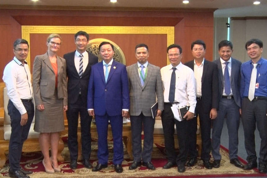 Bộ trưởng Trần Hồng Hà tiếp và làm việc với Chủ tịch Hội đồng VinaCapital Ventures