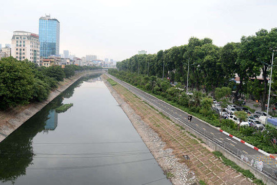 Xử lý ô nhiễm sông Tô Lịch: Cần giải pháp tổng thể