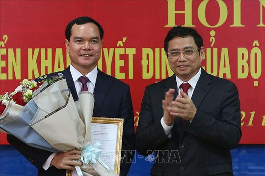 Đồng chí Nguyễn Đình Khang giữ chức Bí thư Đảng đoàn Tổng Liên đoàn Lao động Việt Nam