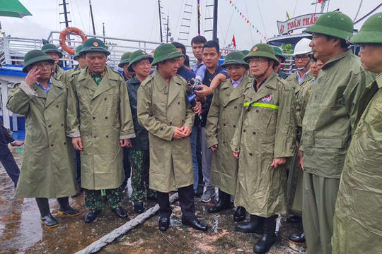 Phó Thủ tướng Trịnh Đình Dũng kiểm tra công tác phòng chống bão số 3 tại Quảng Ninh