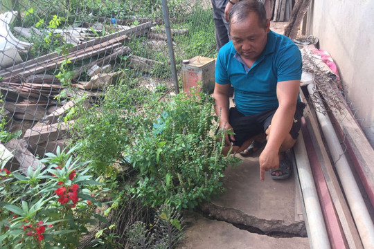 Điện Biên Đông: Người dân xã Tìa Dình thờ ơ trước nguy cơ sạt lở đất đá