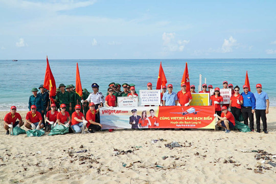 Vietjet: Ra quân làm sạch biển tại huyện đảo Bạch Long Vĩ