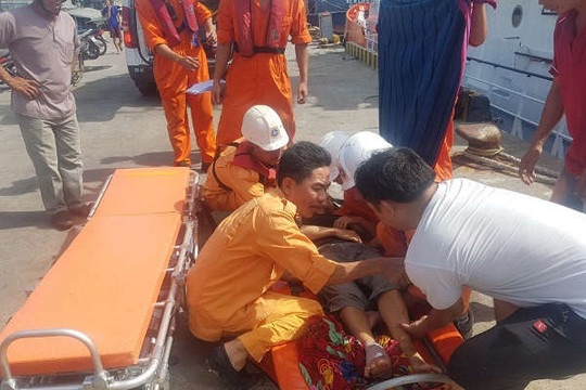 Cứu kịp thời ngư dân bị tai nạn trên vùng biển phía Nam quần đảo Hoàng Sa