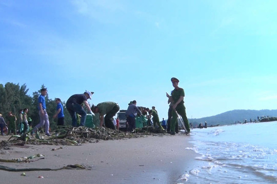 Chung tay làm sạch biển tại Sầm Sơn – Thanh Hoá