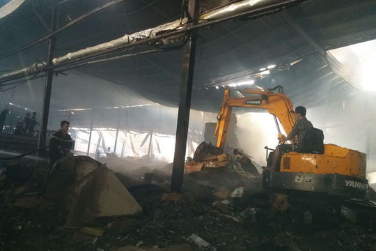 Tiền Giang: Xảy ra vụ cháy lớn tại nhà máy giấy