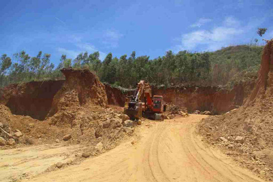 Bình Định: Vụ khai thác đất ở núi Hóc Giảng - Công ty TNHH Tường Quang bị phạt vi phạm hành chính 75 triệu đồng