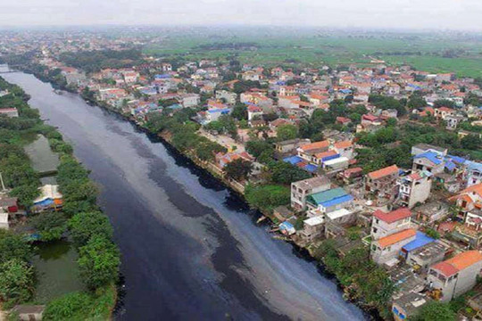 Ô nhiễm môi trường trên sông Bắc Hưng Hải đang rất nghiêm trọng