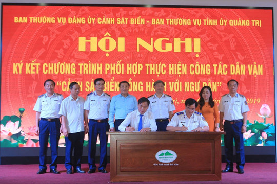 Quảng Trị: Ký kết chương trình phối hợp thực hiện công tác dân vận “Cảnh sát biển đồng hành cùng ngư dân”