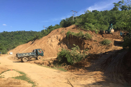 Điện Biên Đông: Tràn lan tình trạng san lấp đất nông nghiệp