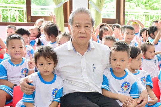 Thừa Thiên Huế: Thăm, tặng quà Trung thu cho các em thiếu nhi