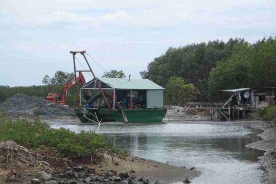 Bình Định: Công ty CP Thị Nại Eco Bay bị “tuýt còi” tạm dừng hoạt động bơm, hút cát trên đầm Thị Nại
