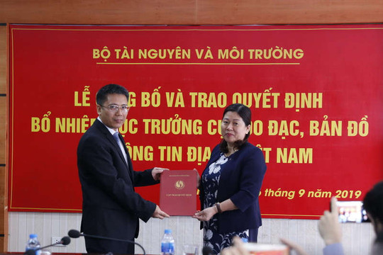 Trao Quyết định bổ nhiệm Cục trưởng Cục Đo đạc, Bản đồ và Thông tin địa lý Việt Nam