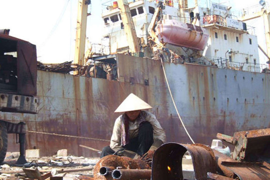 Nhập khẩu, phá dỡ tàu biển đã qua sử dụng: Nhiều quy định không còn phù hợp