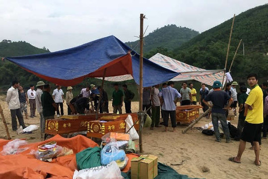Hà Tĩnh: Phát hiện 3 thi thể học sinh đuối nước trên sông Ngàn Sâu