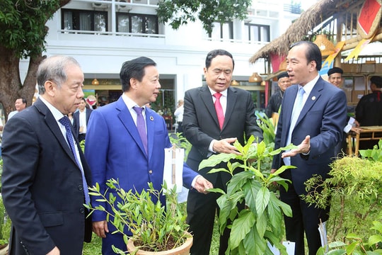 Các tôn giáo trưng bày sản phẩm thân thiện với môi trường