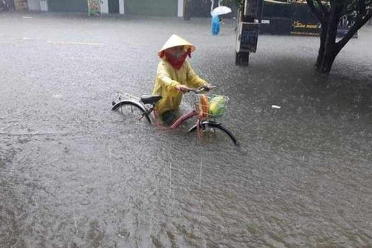 Nghệ An: Mưa lớn không ngớt, nhiều vùng bị ngập sâu