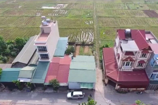 Kiểm tra tình trạng xây nhà trên đất nông nghiệp, đất công tại Thanh Oai